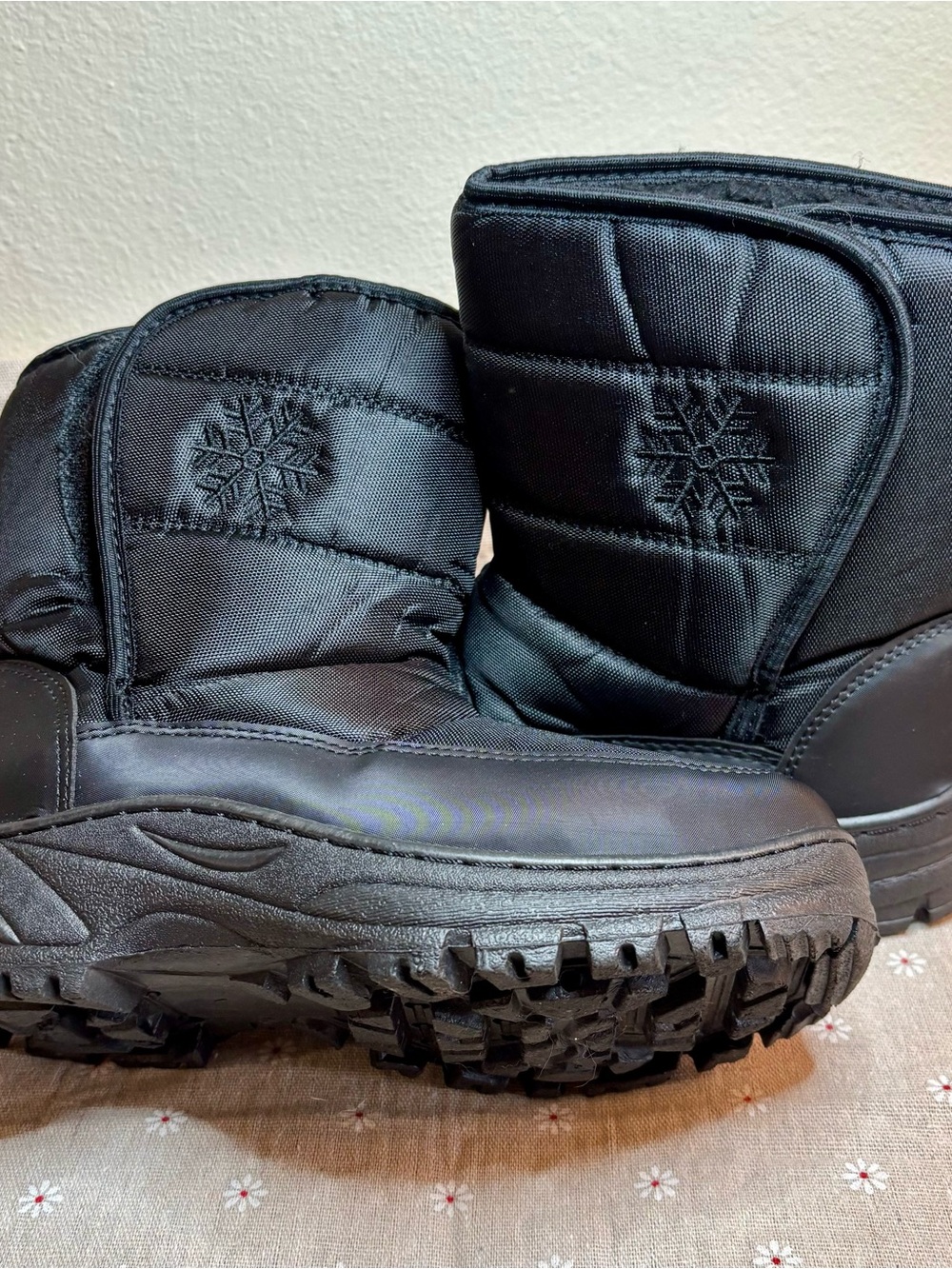 Light Black Winter Snow Boots – Insulated Slip-On Comfort